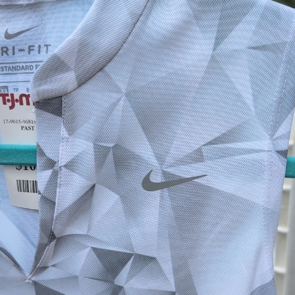 Nike White and Gray Geometric Sleeveless Top - Picture 2 of 5
